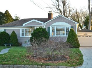 13 Phoenix St, Fairhaven, MA 02719