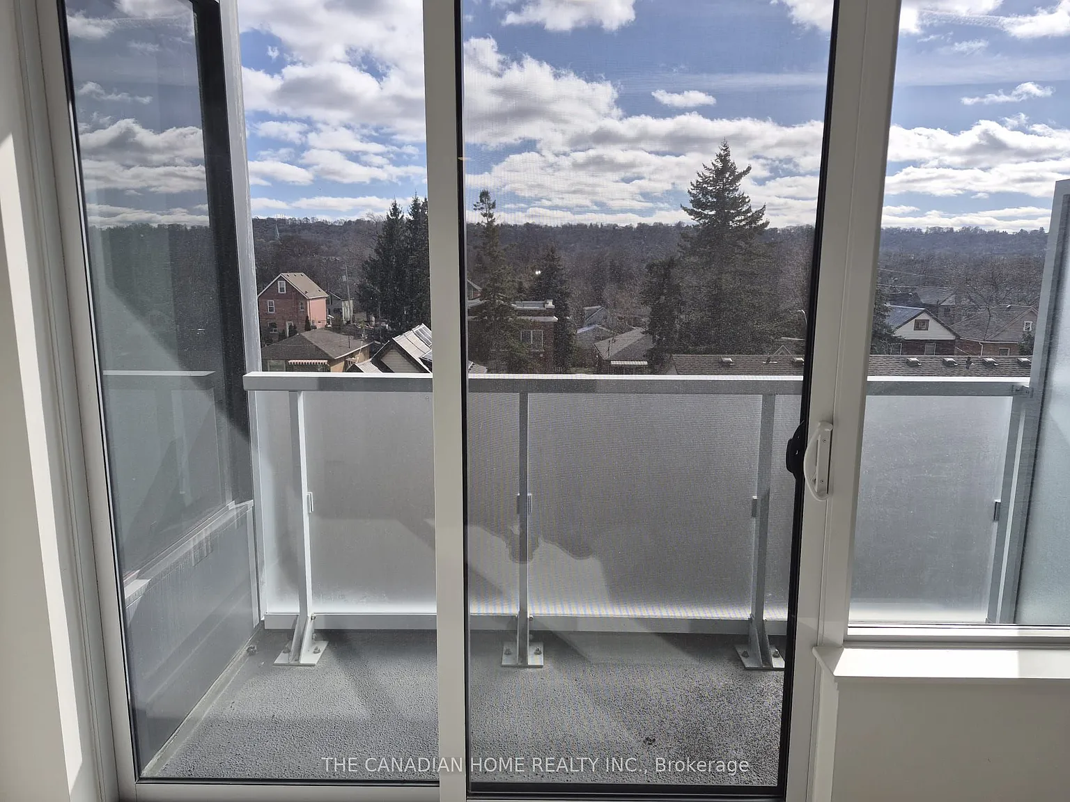 Westgate on Main Condos — Photo 2
