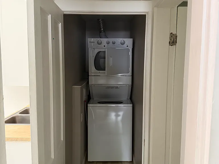 3114 Thompson Ave — Photo 4