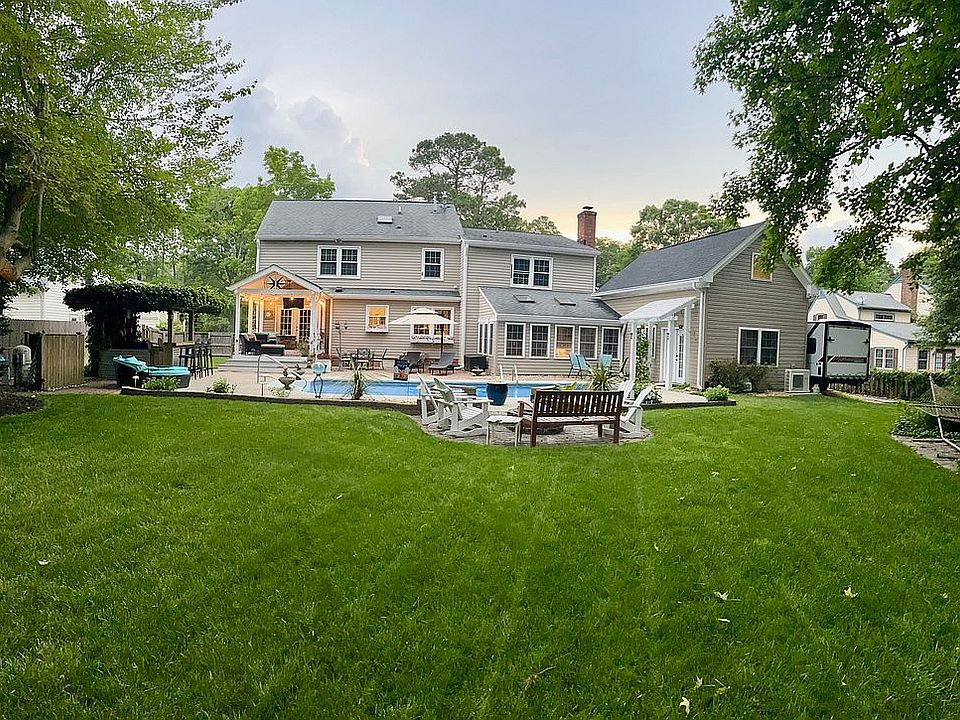 2nd image of 134 Stone Lake Ct