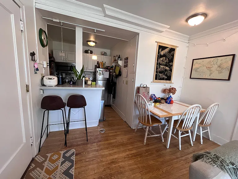 2517 Bryant Ave S #202 — Photo 4