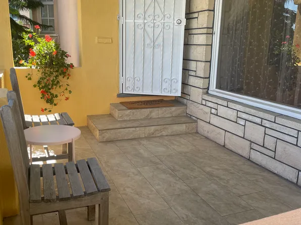 11021 S Hoover St, Los Angeles, CA 90044