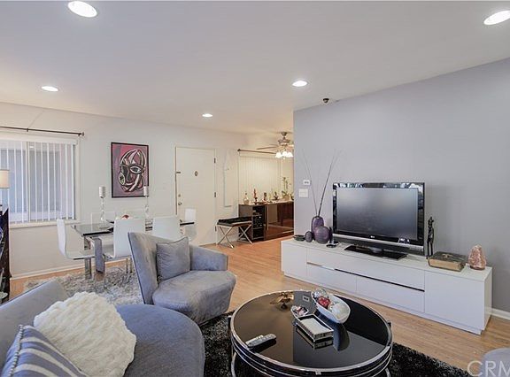 3rd image of 107 W Mountain St APT C