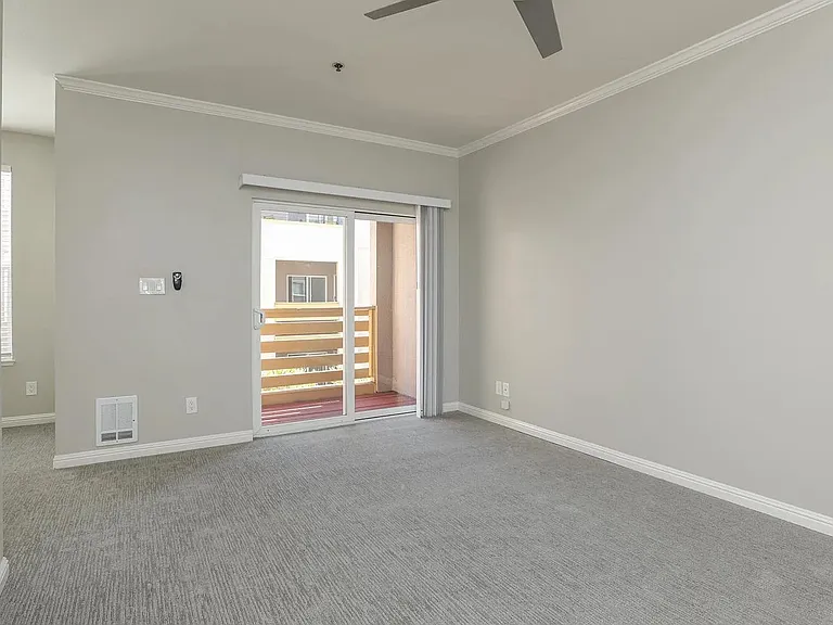 Laurel Theatre Apartments — Photo 6