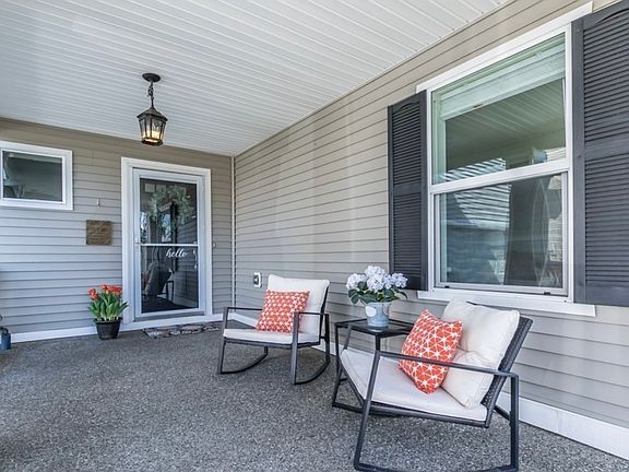 2nd image of 1456 Packwood Ave