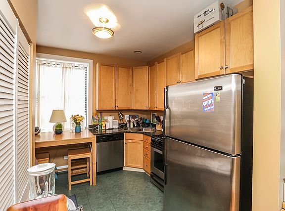 4th image of 3122 W Carmen Ave #1