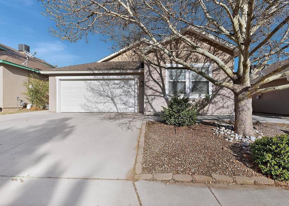1st image of 10456 Calle Mirlo NW