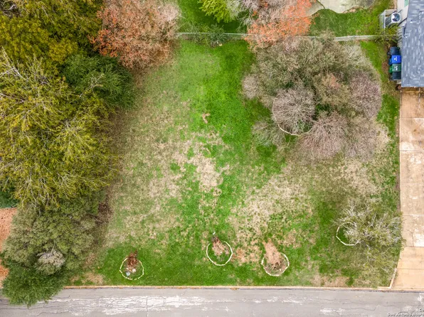 210 Grotto Blvd, San Antonio, TX 78216