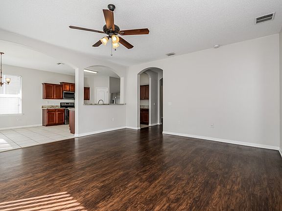5th image of 2091 The Oaks Blvd