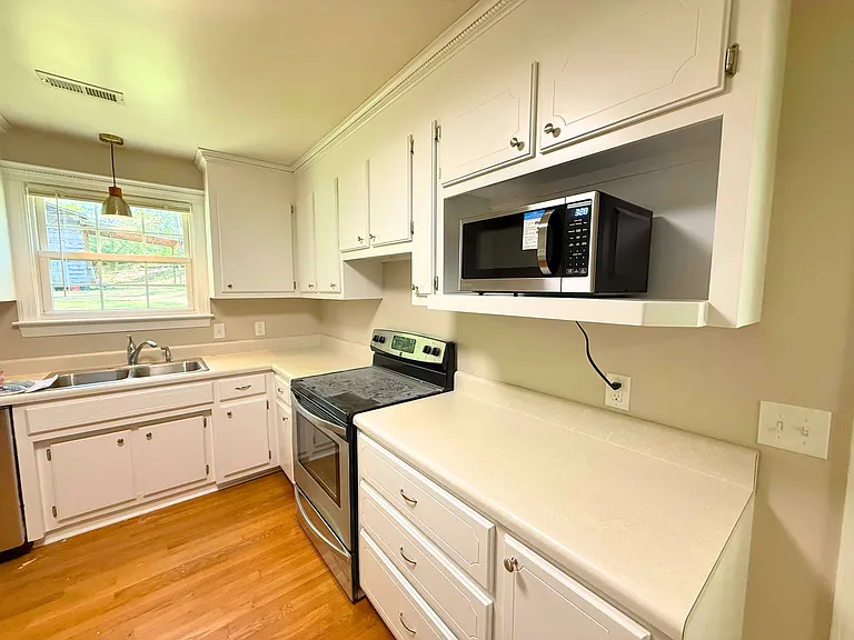 37 Carriage Dr — Photo 16