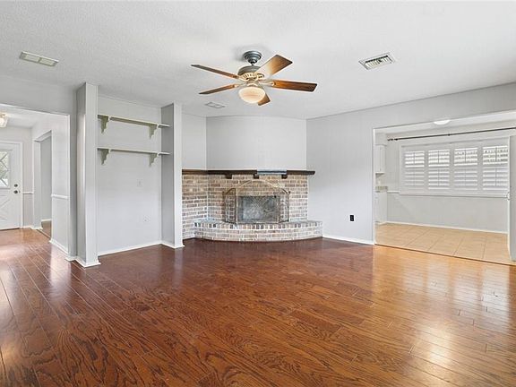 4th image of 400 Laurel Oak Dr