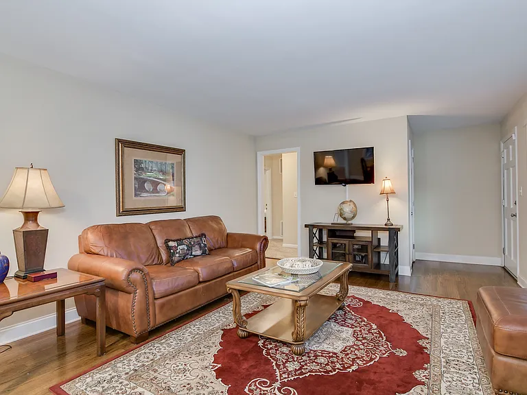 2415 Apricot Ln — Photo 4