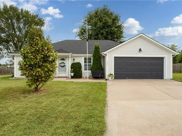 500 Birch St, Peculiar, MO 64078