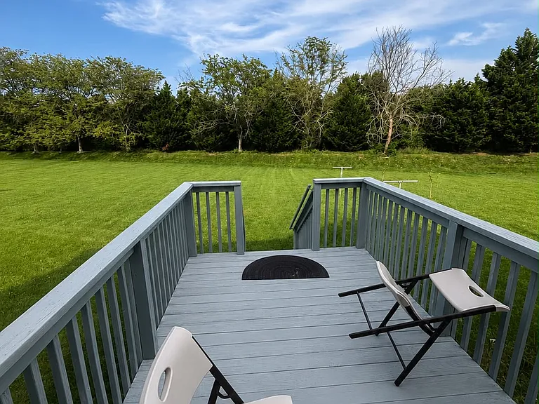 11 Karen Dr — Photo 2