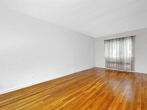 4th image of 6102 67th St