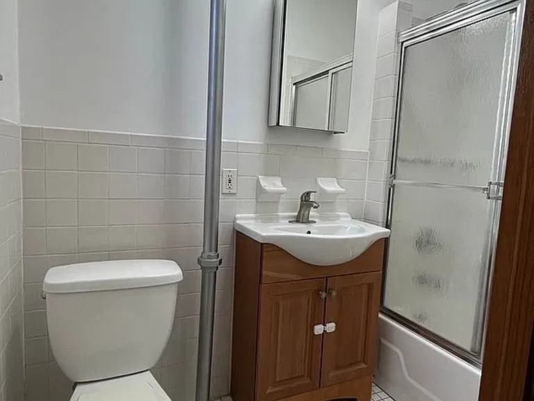 28-23 38th St #2 — Photo 3