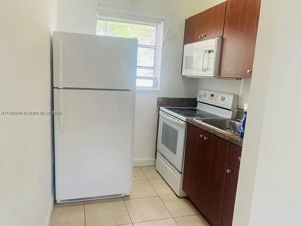 2 bed, 1.0 bath, 800 sqft, $1,800 — Photo 4