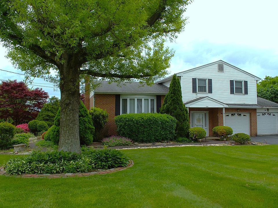 Welcome Home - 40 Oaklyn Ln!