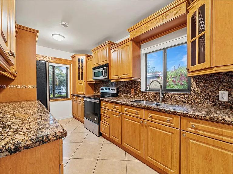 8311 SW 34th Ter — Photo 7