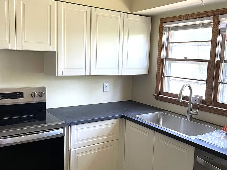 1103 Cedar View Dr — Photo 2