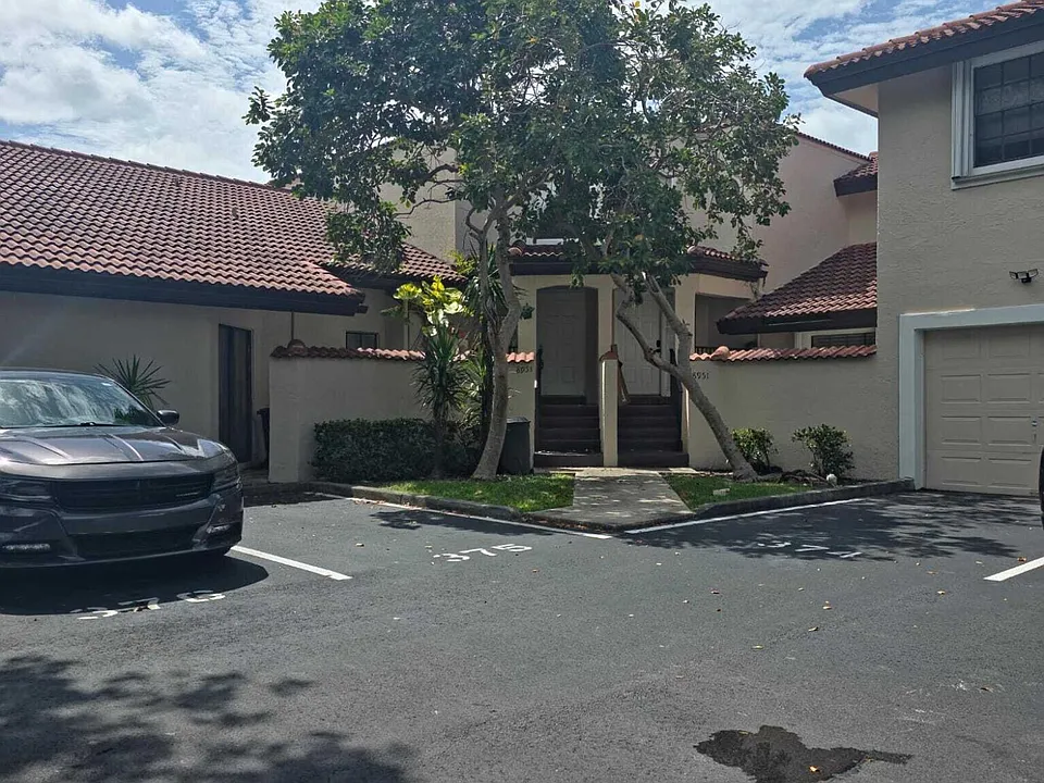 8953 W Sunrise Blvd #8953