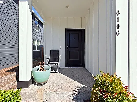 3 bed, 1387 sqft, $2,500 — Photo 2