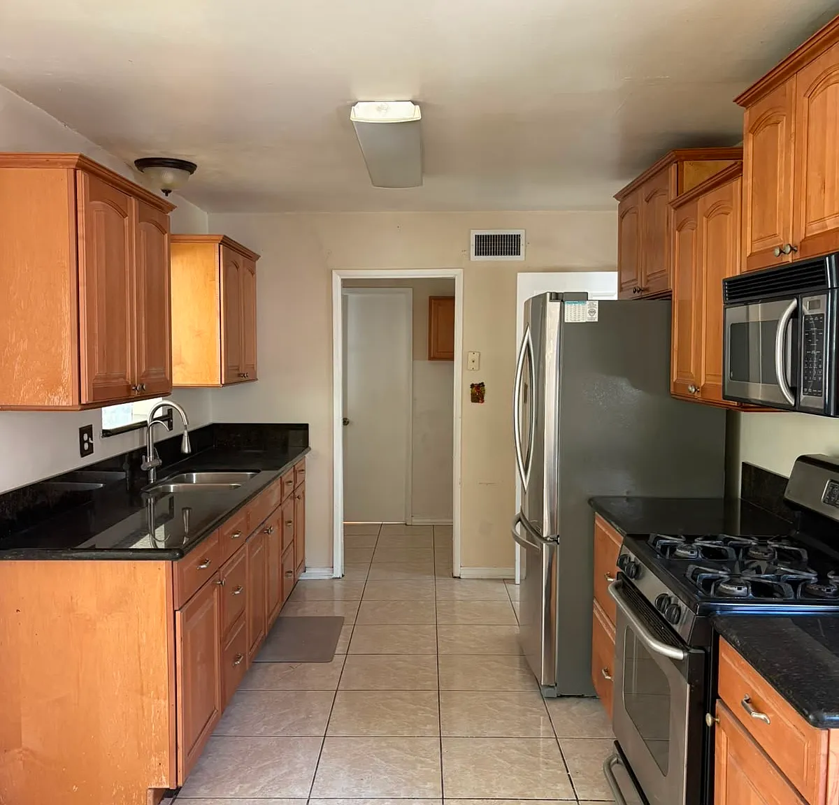 3 bed, 1592 sqft, $3,495 — Photo 3