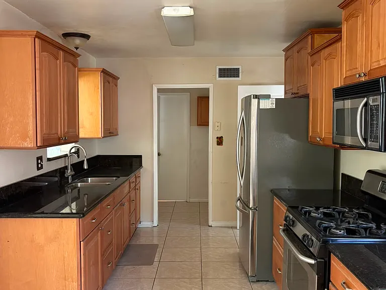 7013 La Sena Ave — Photo 3