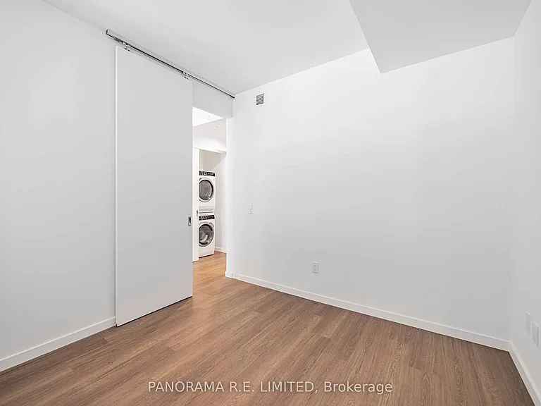689 The Queensway #305 — Photo 12