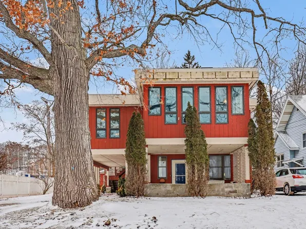 3135 Lakeshore Dr, Muskegon, MI 49441