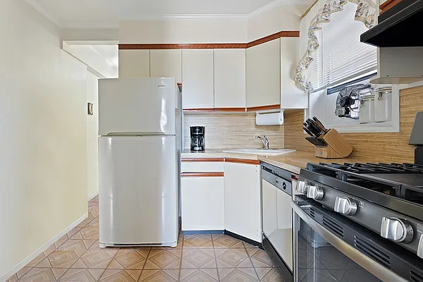 Sold by Corcoran | media 10