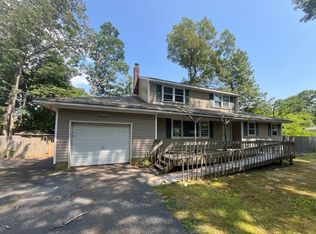15 Gardiners Rd, Sound Beach, NY 11789
