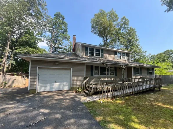 15 Gardiners Road, Sound Beach, NY 11789