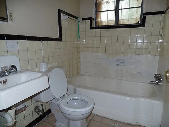 5th image of 2144 Stovall Dr