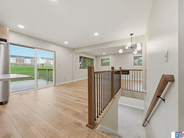 241 Wedgewood Dr, Lincoln, NE 68510