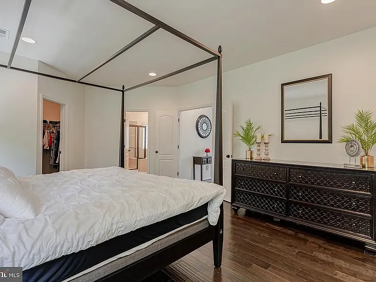 5964 Manorview Way — Photo 25