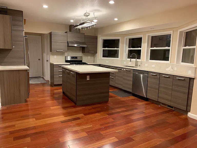 1634 Walnut St — Photo 2