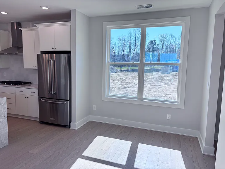 1353 Hurston Ln — Photo 16