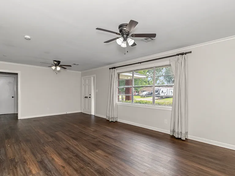 2051 Lovers Ln — Photo 8