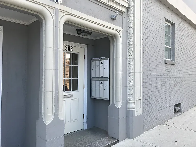 308 Moody St #4 — Photo 6