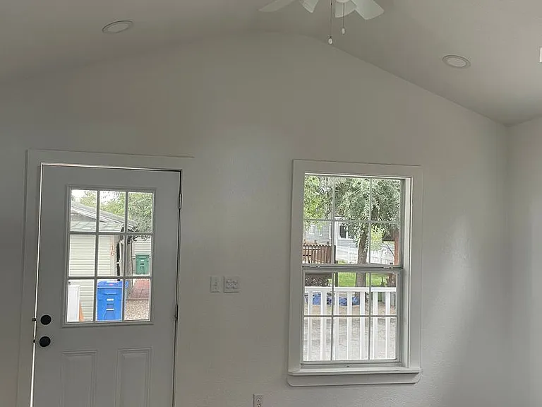 411 Smith St — Photo 16