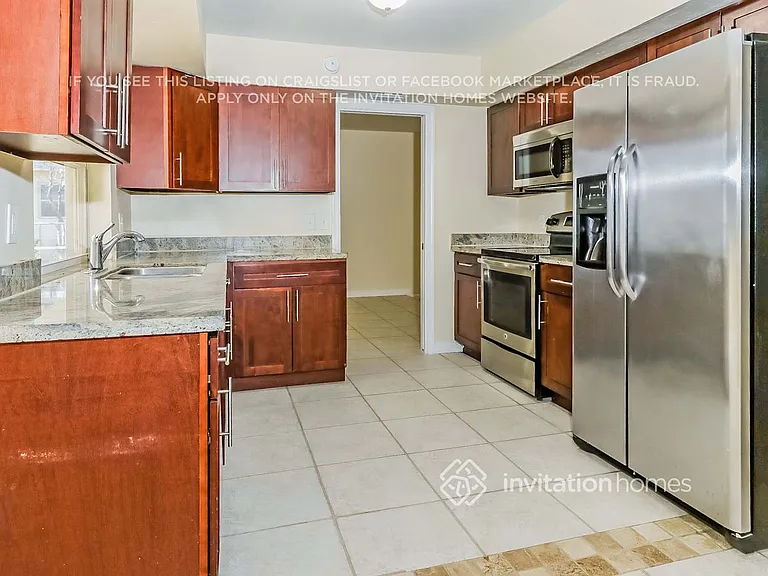 1154 SW 27th Ave — Photo 9