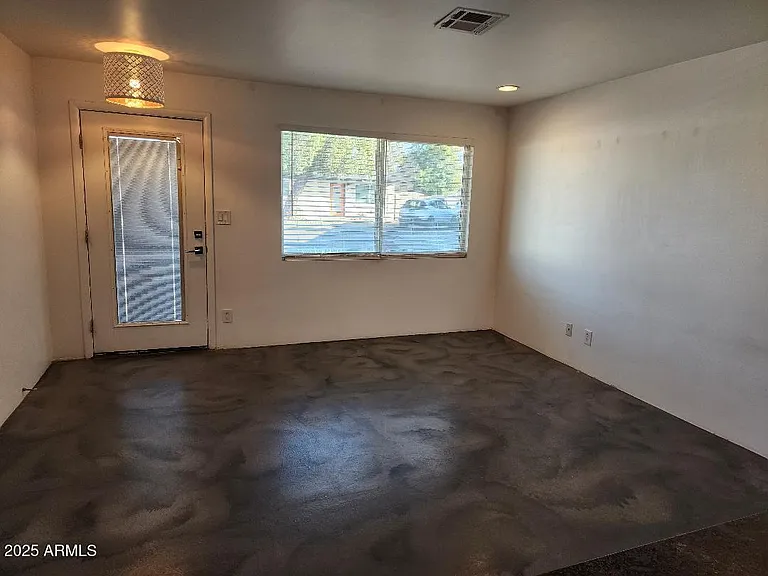 3416 N 37th St #6 — Photo 5