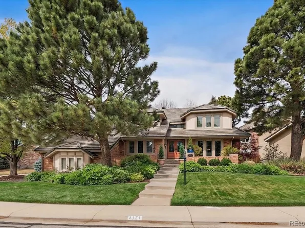 2171 S Parfet Drive, Lakewood, CO 80227