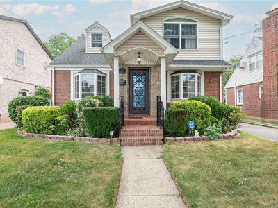 32 Pilgrim Street, New Hyde Park, NY, 11040