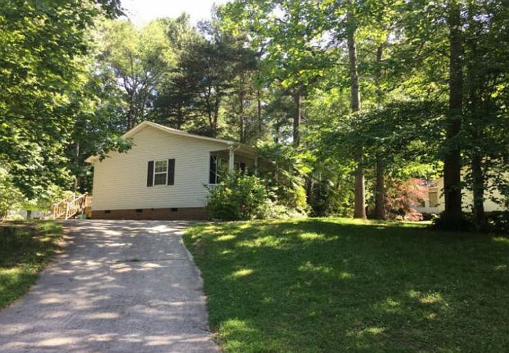 2nd image of 104 Pepper Cir