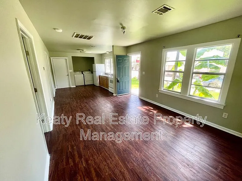 2 bed, 1.0 bath, 1000 sqft, $1,100 — Photo 3
