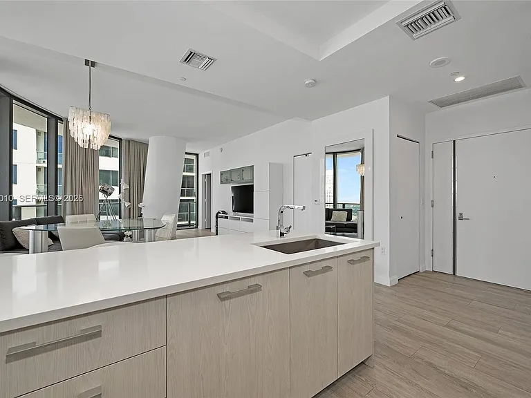 55 SW 9th St — Photo 2