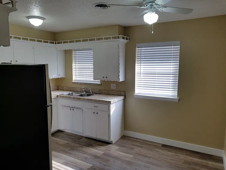 301 N University Dr #9 — Photo 18