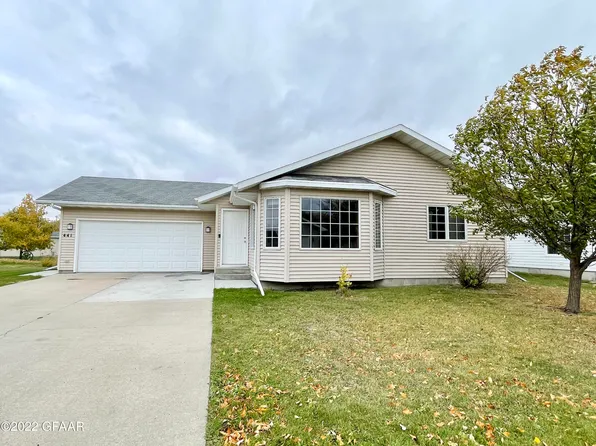 441 Crestwood Ct SE, East Grand Forks, MN 56721